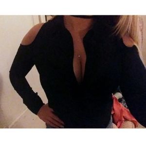 Guess cold shoulder shirt